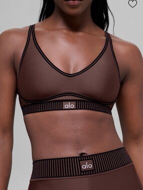 ALO Yoga Airlift Line Up Bra XXS (Brownstone)